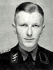 Portrettfoto av Adolf Diekmann i SS-uniform