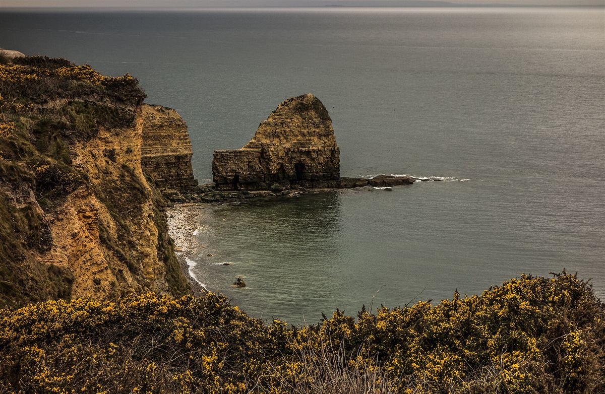 Utsikt fra Pointe du Hoc langs kysten mot Omaha Beach